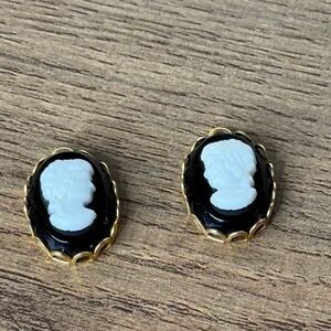 Vintage Black & White Cameo Charms – Oval Glass Relief Pair, Gold-Tone Setting